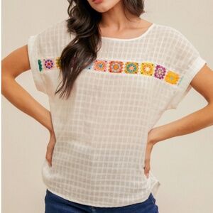NWT Hem & Thread white top with crochet and button detail.